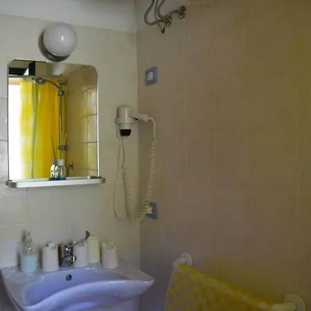 Vibrant In With Swimming Pool Holiday home *